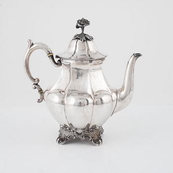 A silver coffee pot, CG Hallberg, Stockholm, 1911.