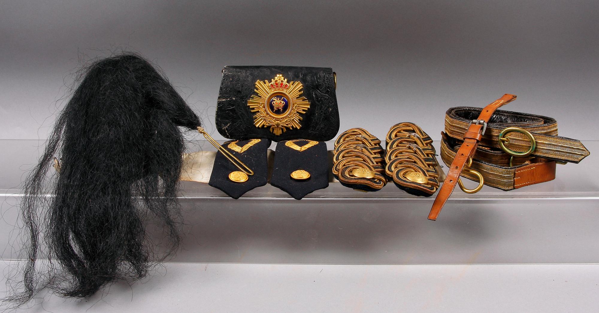 PARTI MILITARIA, 9 delar, 1800/1900-tal.