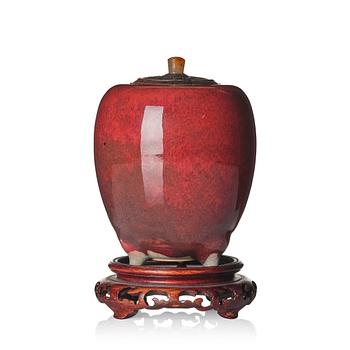 1289. A Japanese tripod jar/censer, 20th century. Signerad.