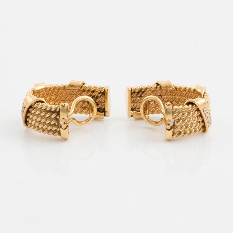 Earrings, hoop earrings, gold with brilliant-cut diamonds.