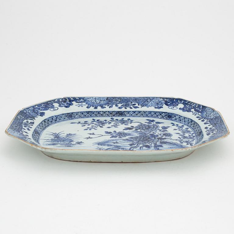 Stekfat, kompaniporslin. Qingdynastin, Qianlong (1736-95).