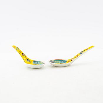 Service pieces, 36 pcs, China, 20th century.