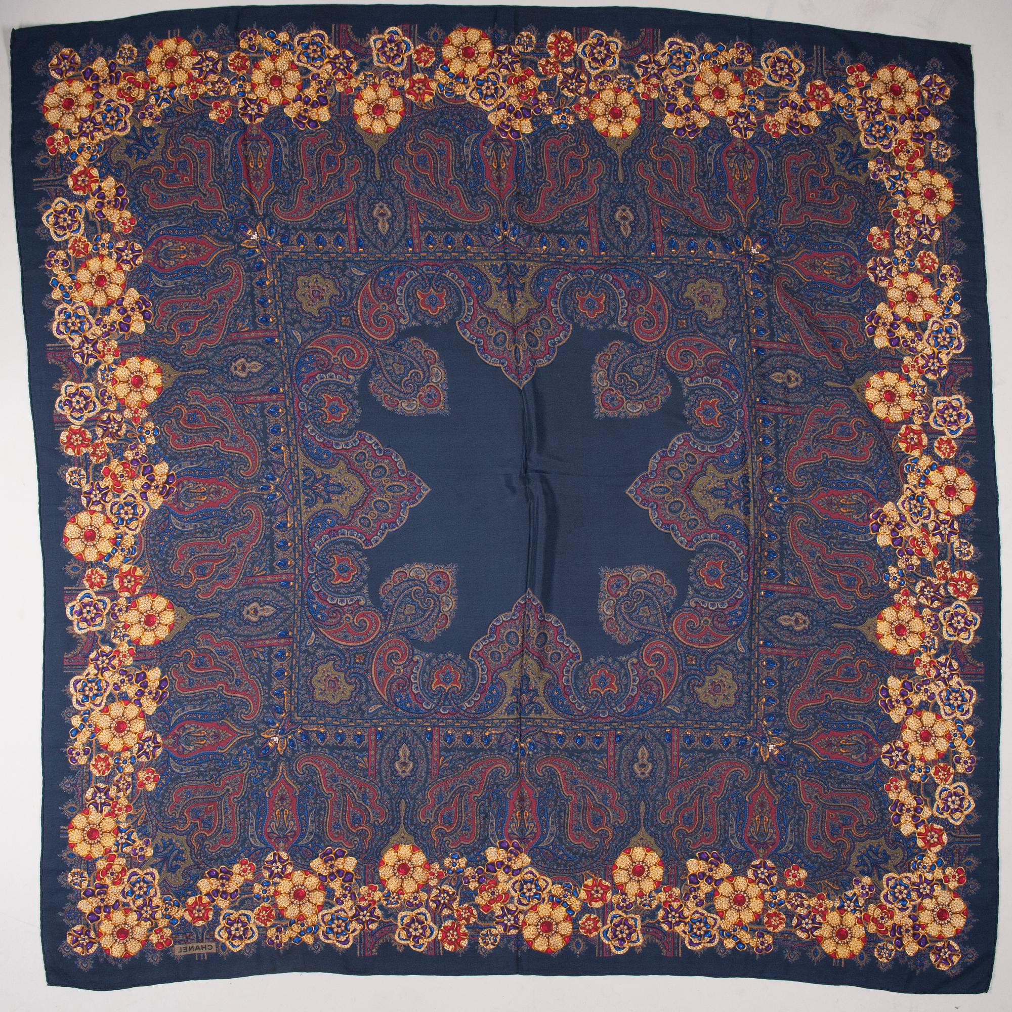 SCARF, Chanel.