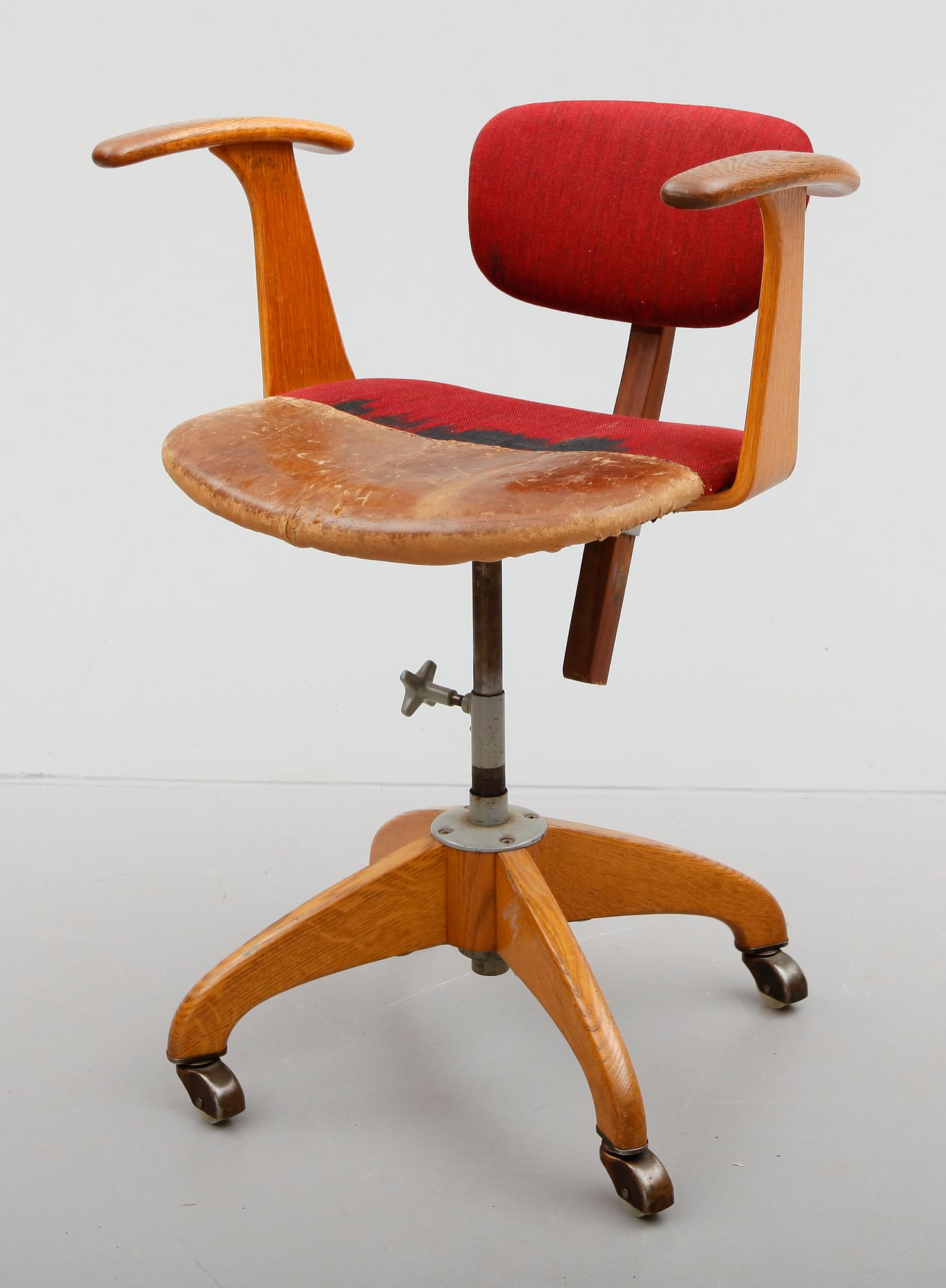 SKRIVBORDSSTOL, 1900-talets första hälft.