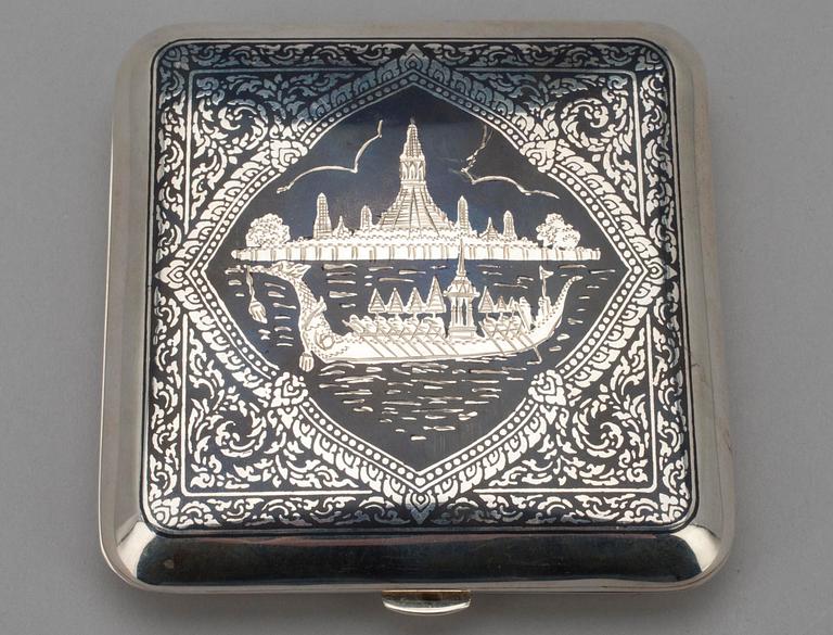 CIGARETTETUI, silver, Thailand 1900-tal. Vikt ca 146 g.