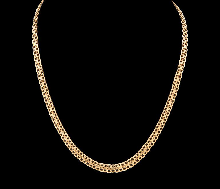 An 18K gold necklace.