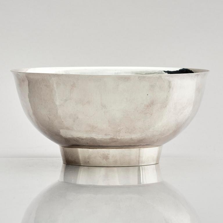 Sigurd Persson, skål på fot, sterling silver, Stockholm 1975.