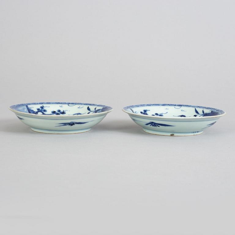 A pair of blue and white dishes, Tianqi/Chongzhen, 17th Century.