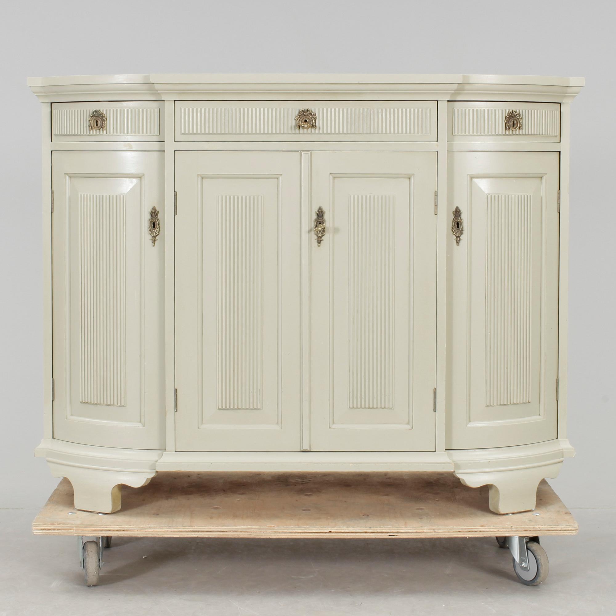 SKÄNK, gustaviansk stil, 1900-talets andra hälft.