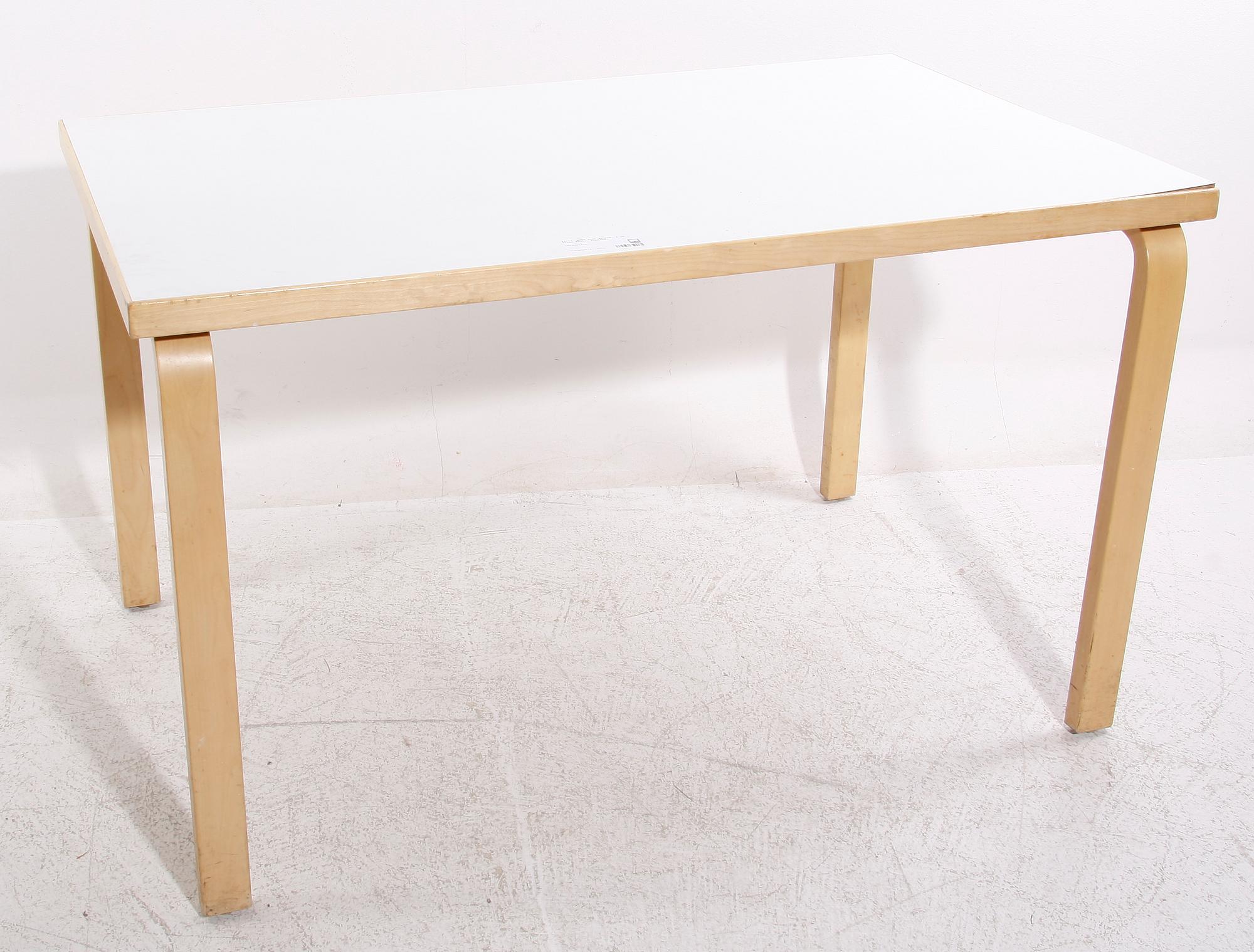 BORD samt STOLAR, 4 st. Alvar Aalto, Finland.