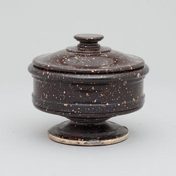 SKÅL med LOCK. Älvdalen, 1800-talets första hälft. Empire.