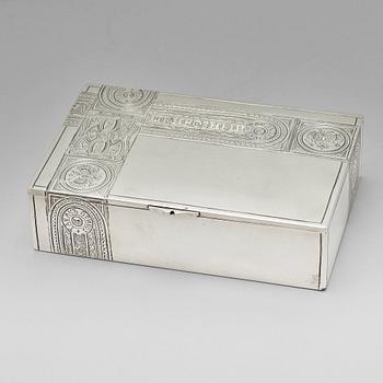 228. A Russian early 20th century parcel-gilt silver cigarr-box, unidentified makers mark, Moscow 1908-1917.