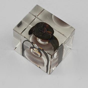 ÅRSKUB, glas, Oiva Toikka, Nuutajärvi, signerad, numrerad 600/2000 och daterad 1977.