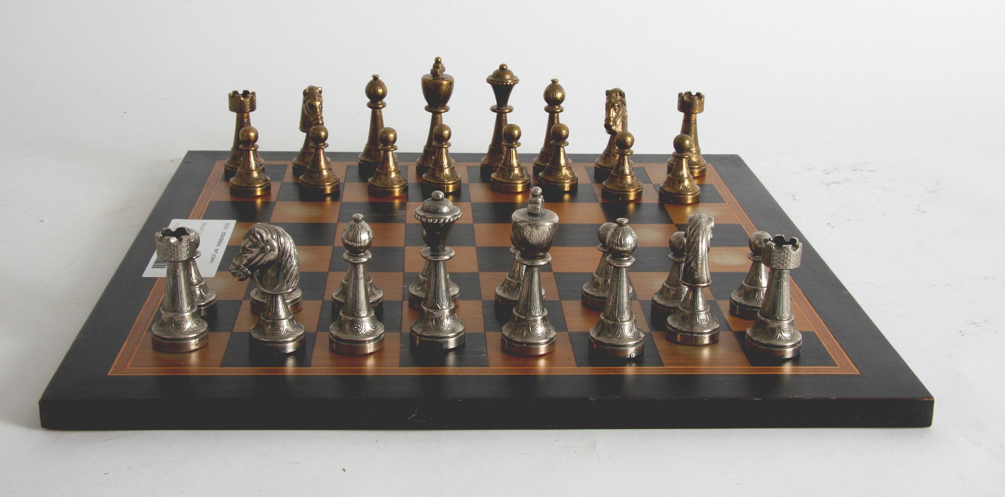 SCHACKBRÄDE, med pjäser.