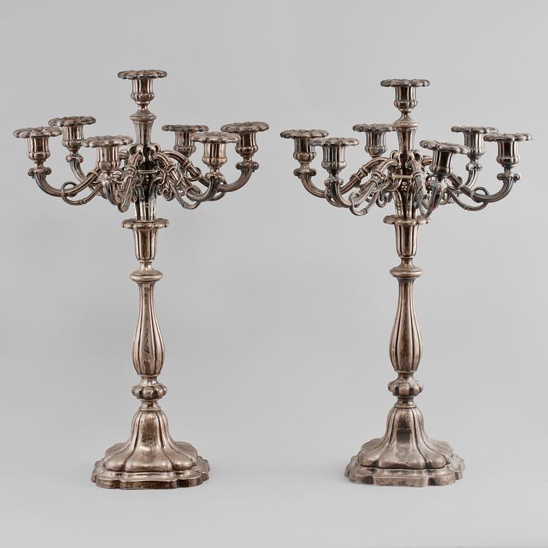 KANDELABRAR, ett par, nysilver, 1900-talets första hälft.