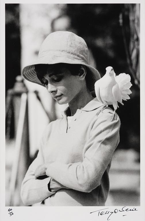 Terry O'Neill, "Audrey Hepburn with Dove, St Tropez", 1967.