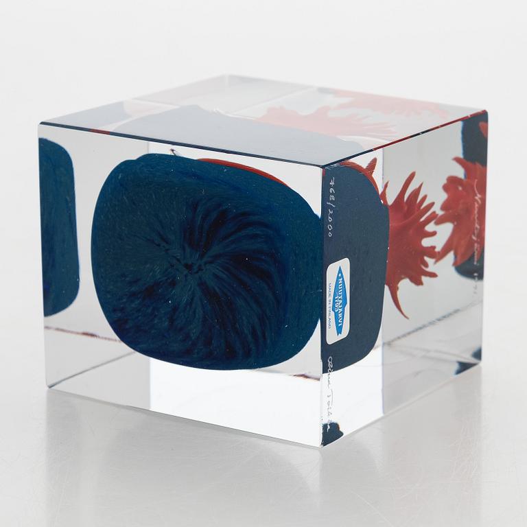 Oiva Toikka, an annual glass cube, signed Oiva Toikka Nuutajärvi 1991, 768/2000.