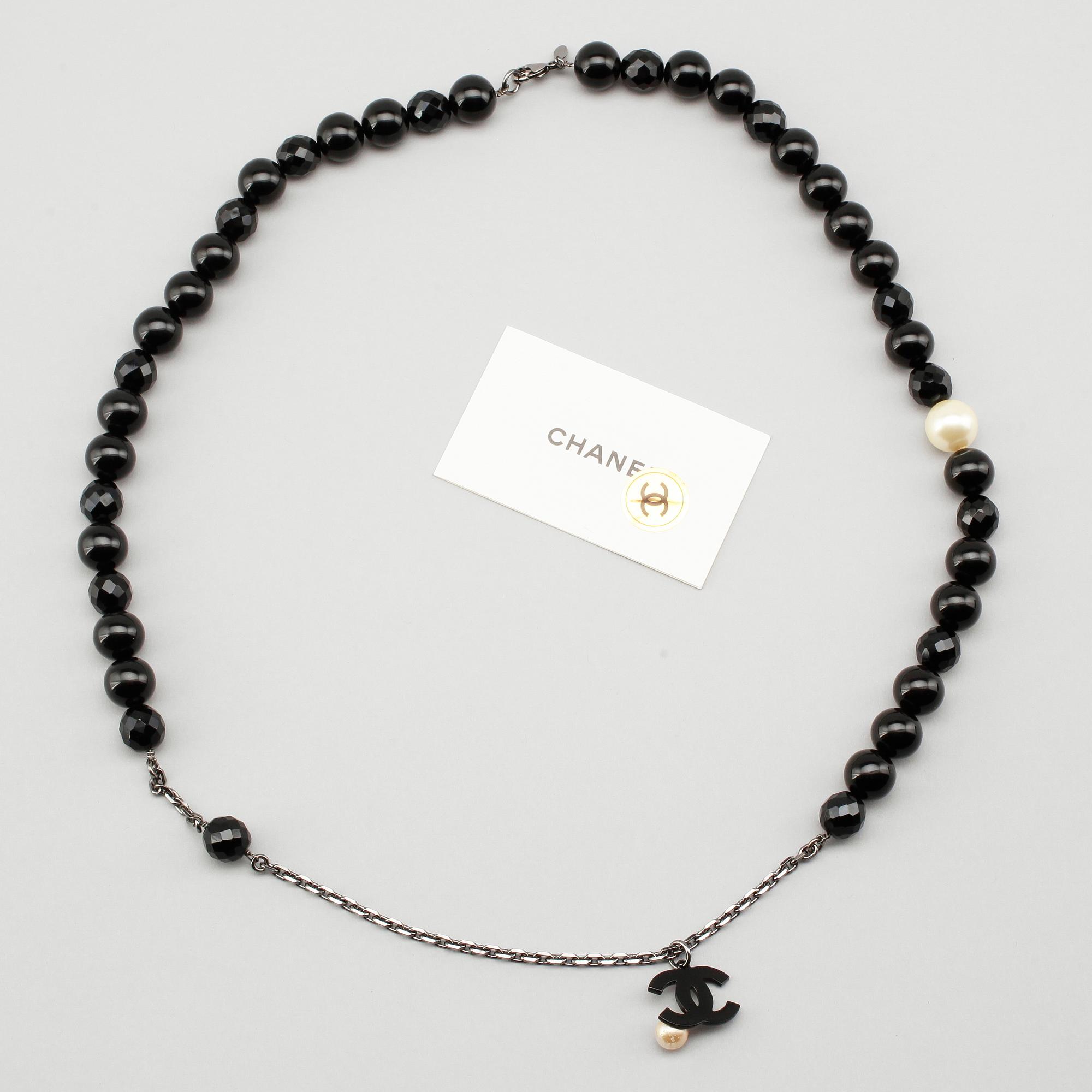 COLLIER, Chanel.