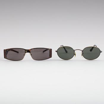 SOLGLASÖGON, 2 par, Ray-Ban samt Max Mara.