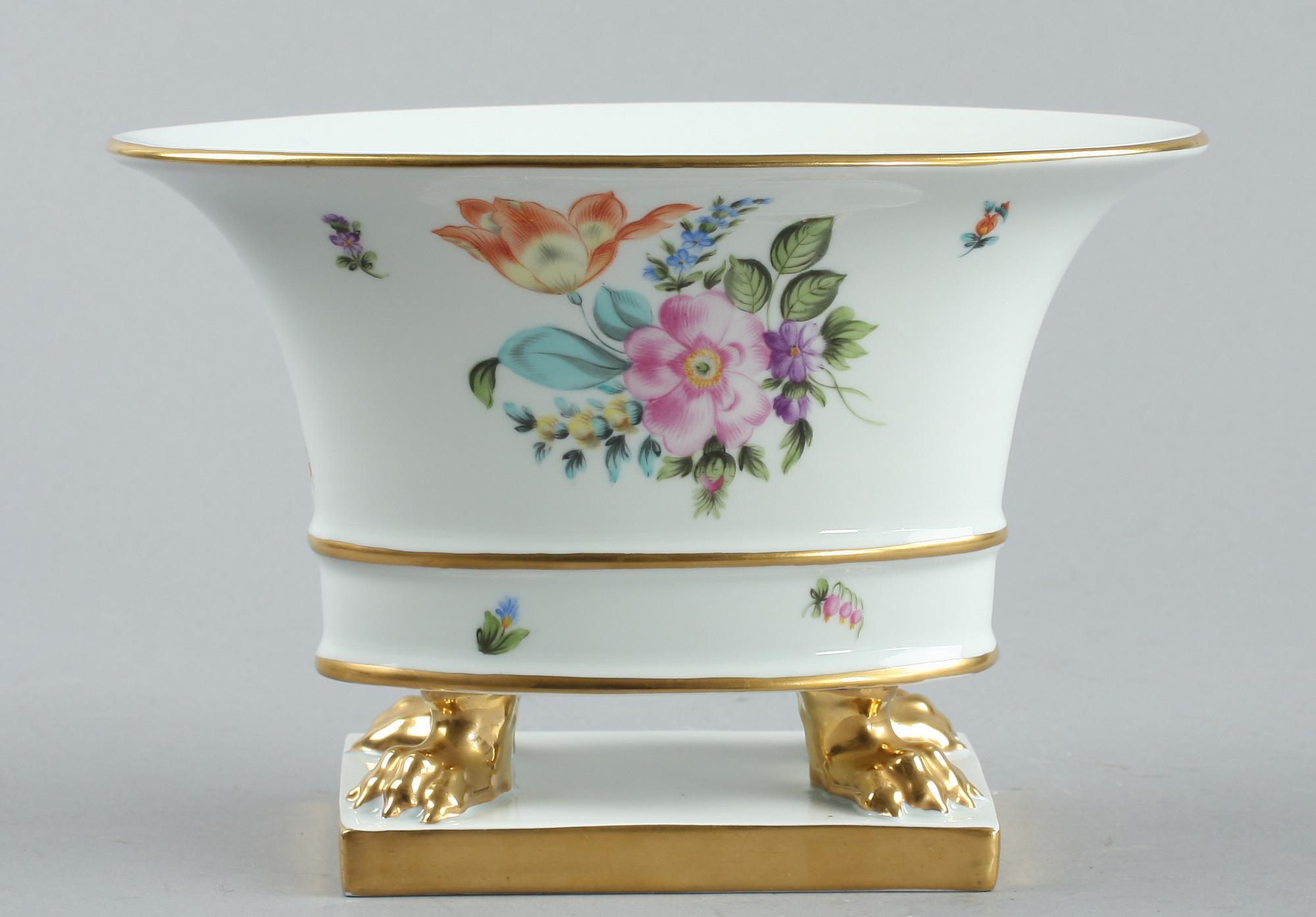 JARDINIERE, porslin. Herend, Hungary, 1900-tal.