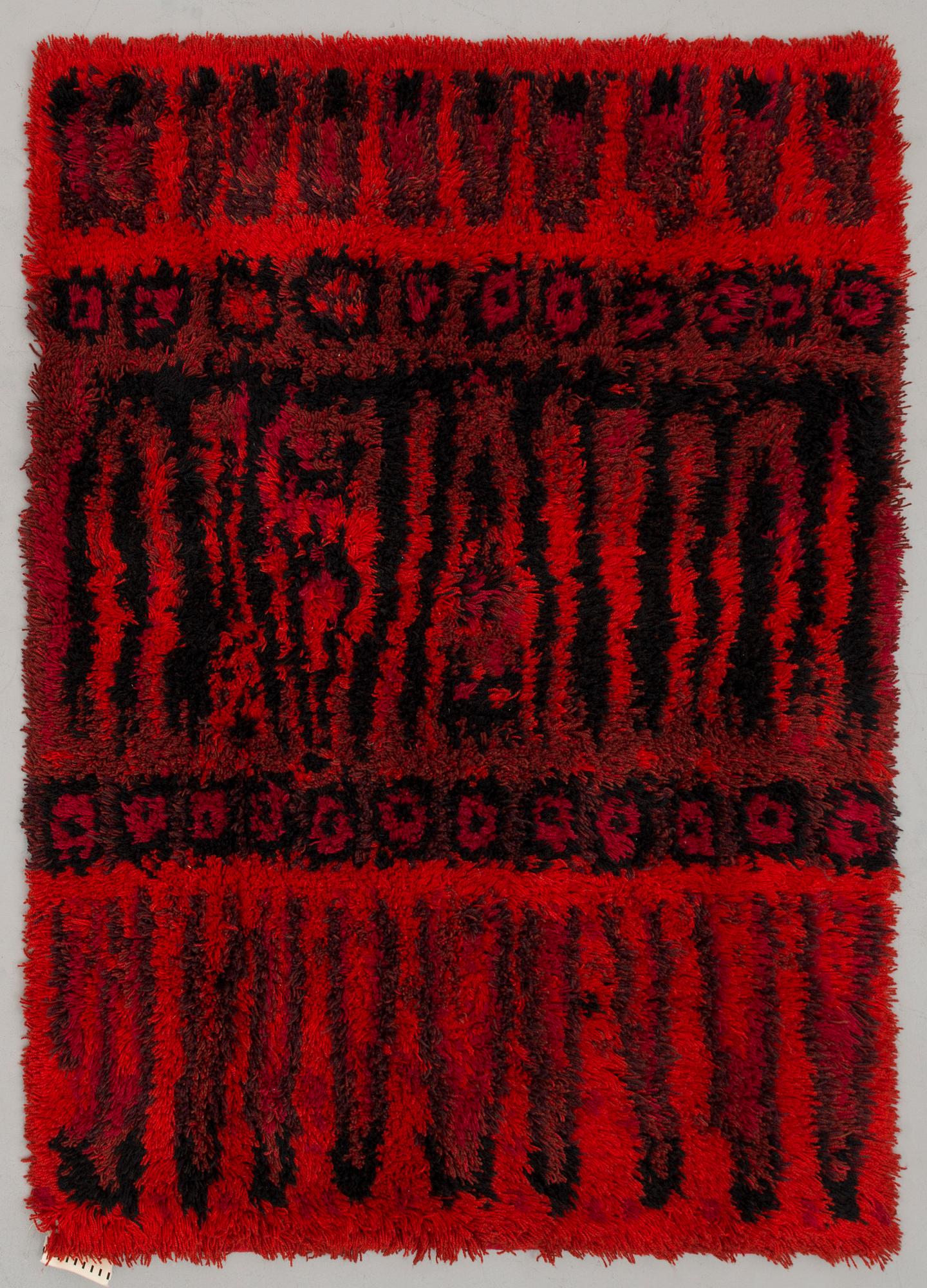 A Finnish long pile rug designed in the 1960s by Ulla Härkönen. Circa 157 X 111 cm.