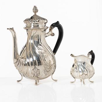 Kaffekanna och gräddkanna, silver, rokokostil, CG Hallberg, 1934.