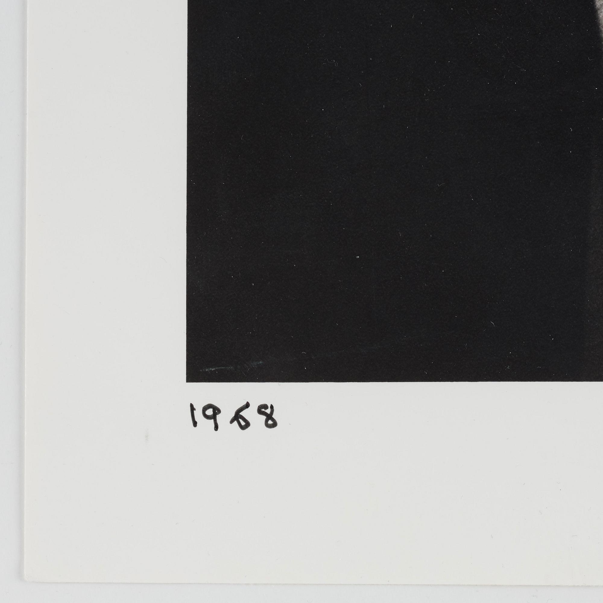 Gisèle Freund, photograph signed and stamped.