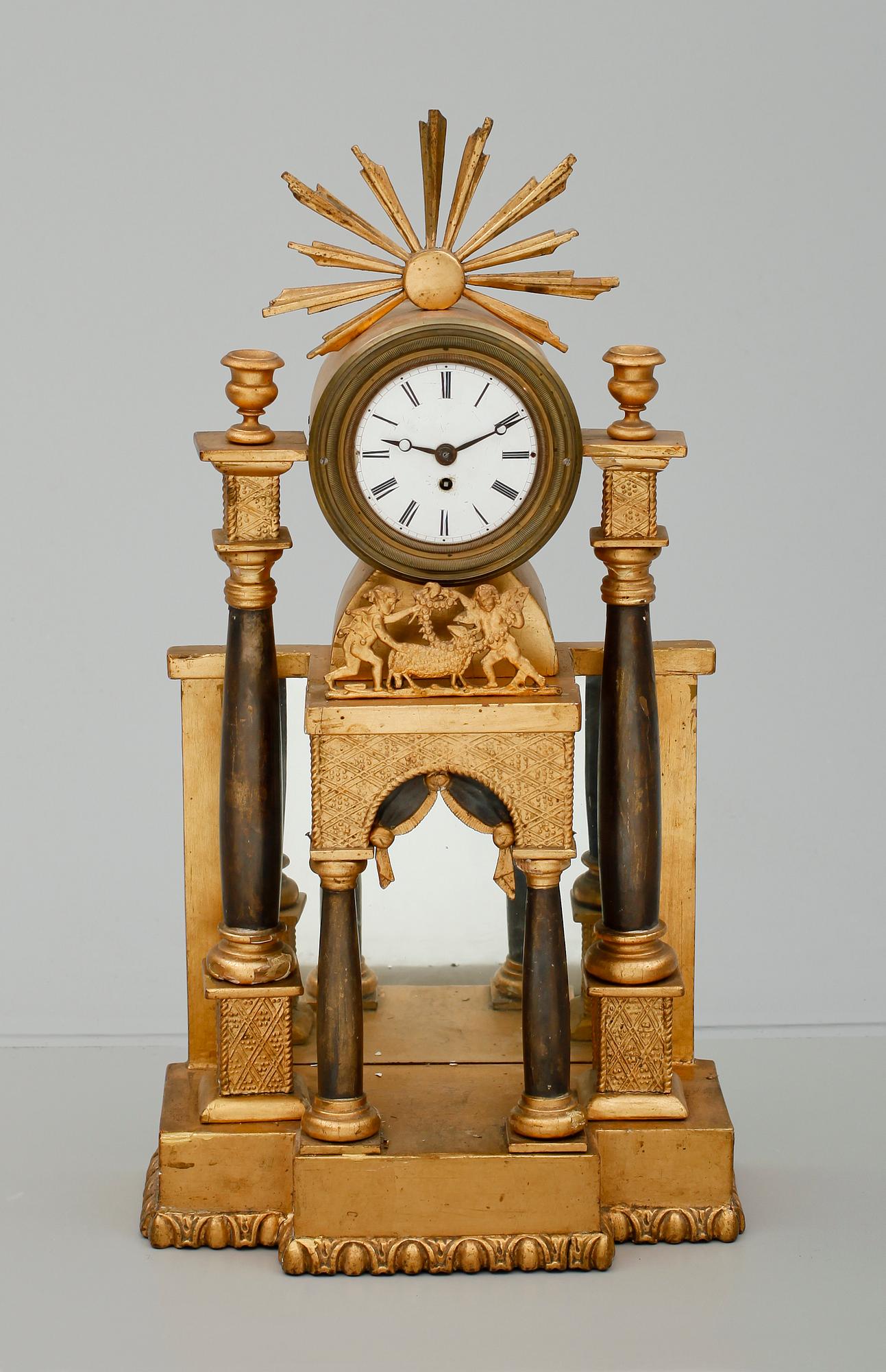 BORDSPENDYL, senempire, 1800-talets första hälft.