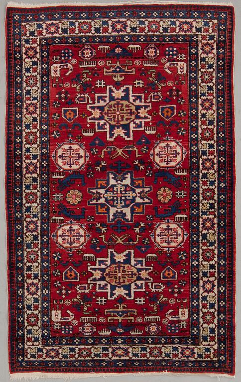 An Old Shirvan rug. Circa 167 x 103 cm.