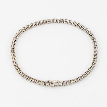 Tennis bracelet 18K white gold with round brilliant-cut diamonds.