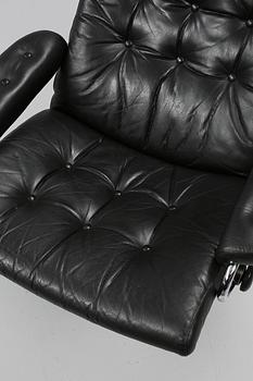 FÅTÖLJER, ett par, samt FOTPALL, Ekornes, Norge, 1900-talets andra hälft.