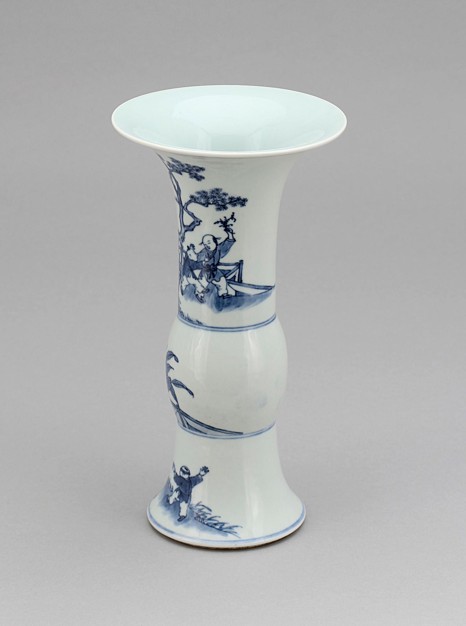 VAS, porslin, Kina. Sen Qing, 1800/1900-tal.