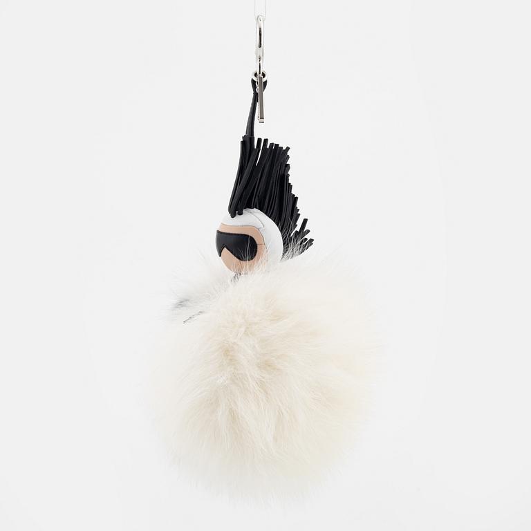Fendi, väsksmycke, "Pon Pon Karl".