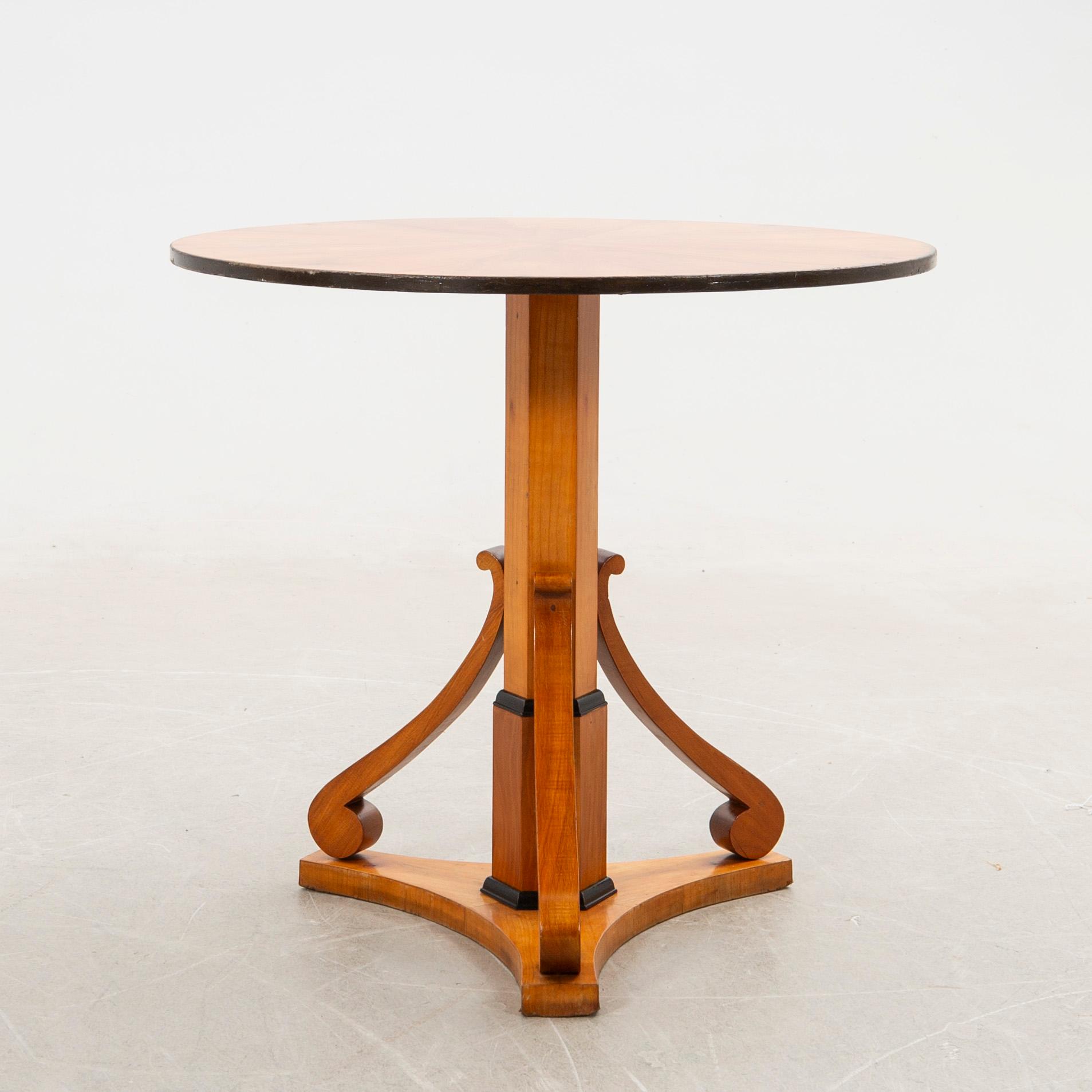 Table, first half of the 20th century.