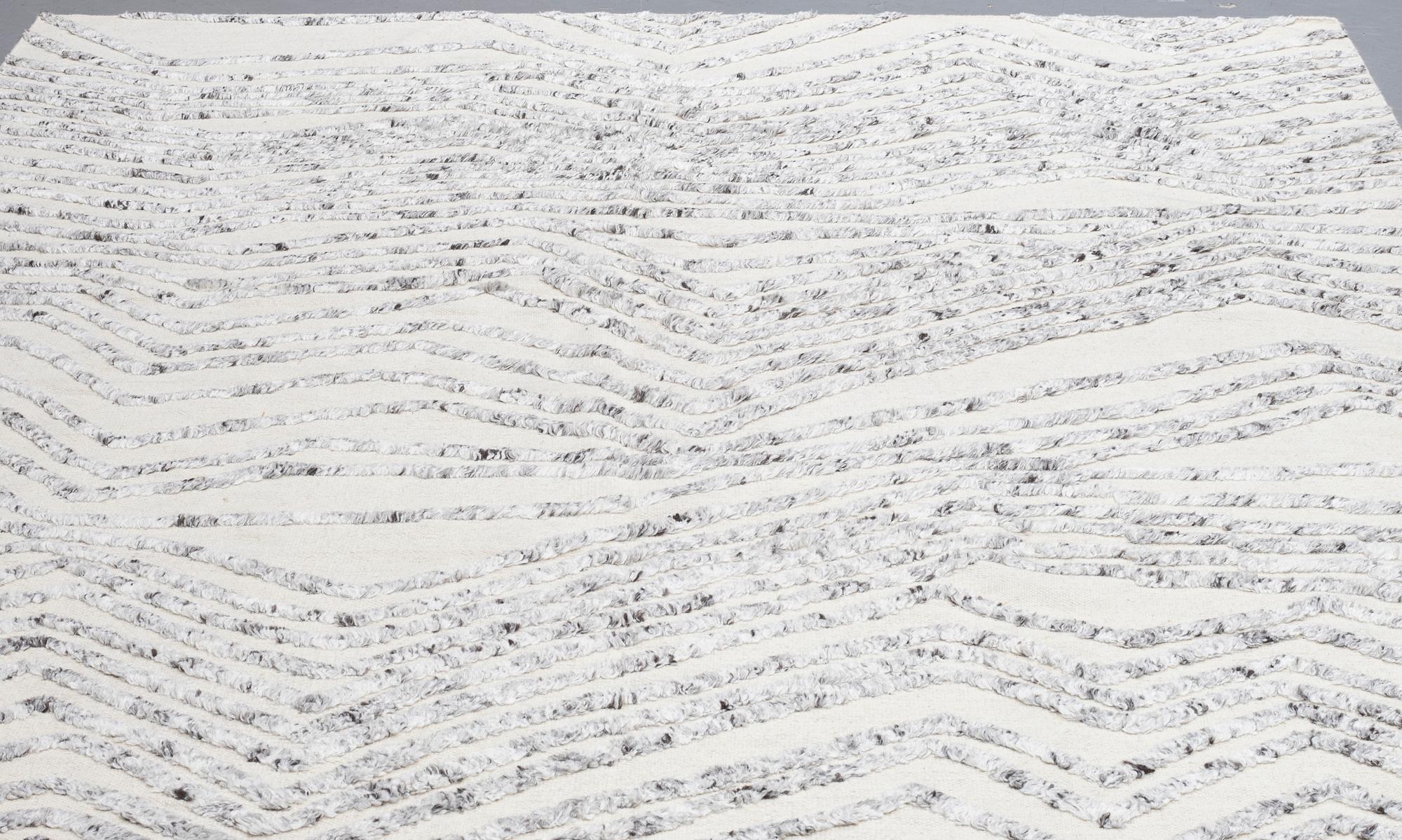 A CARPET, flat weave, with knoted detalis in relief, ca 300 x 240 cm.