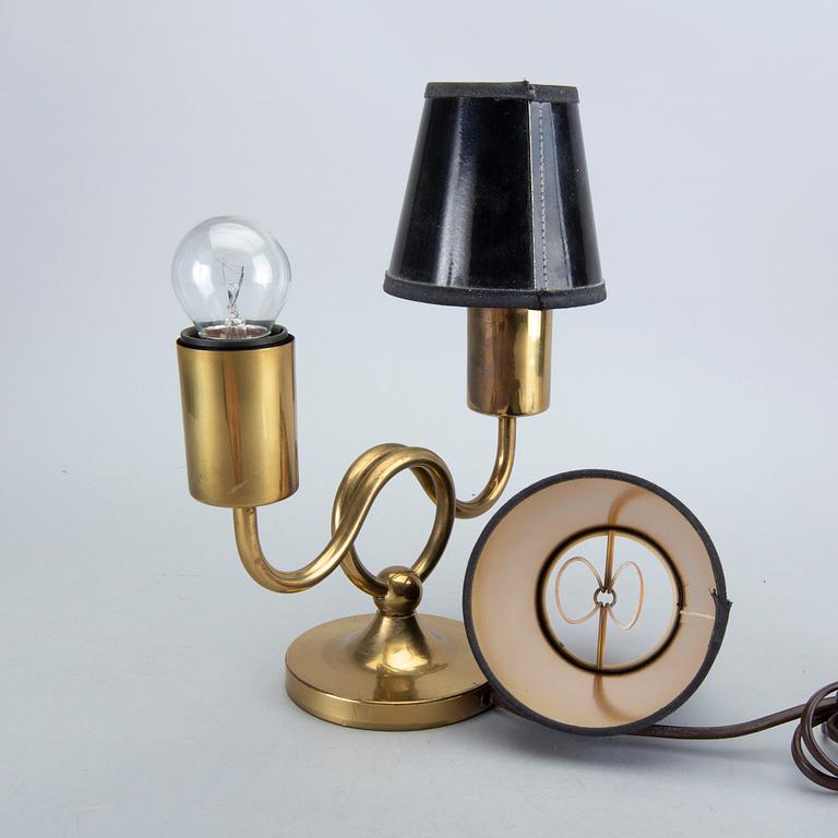 Josef Frank bordslampa, modell 2483, Firma Svenskt Tenn.