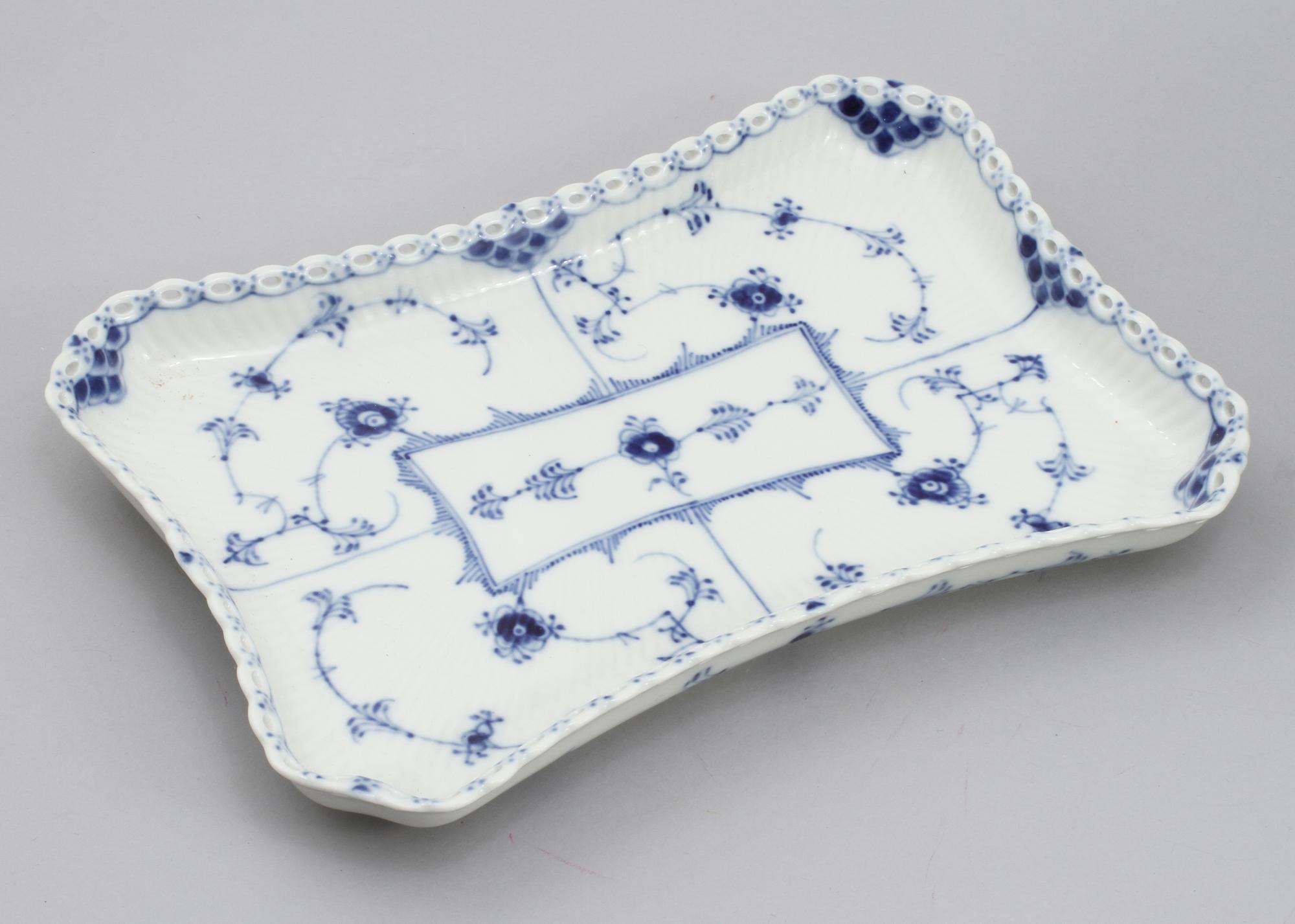 SERVISDELAR, 14 st, porslin, "Blå blomst", Royal Copenhagen, 1900-talets andra hälft.