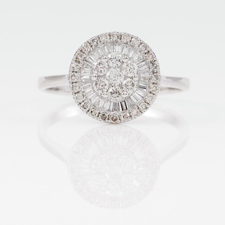 RING, 18K vitguld samt olikslipade diamanter tot ca 0.49 ct.