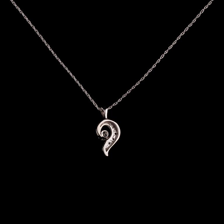 HÄNGE, 14k vitguld med 4 åttkantslipade diamanter samt en briljantslipad diamant ca 0.15 ct. Vikt 2 g.