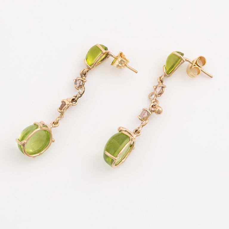 Earrings, Mandelstam, 18K gold set with cabochon-cut peridots, tourmalines, and brilliant-cut diamonds.