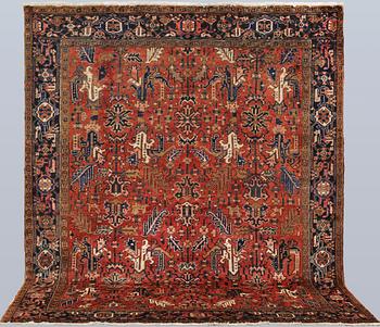 A semi-antique Heris rug, c. 287 x 230 cm.