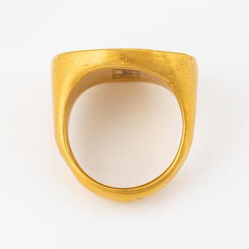 A presumably Meroitic gold signet ring, 700 BC. - 500 CE.