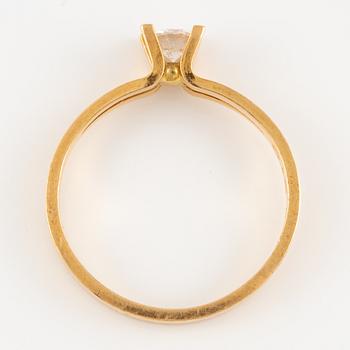 Ring, 18K guld med briljantslipad diamant.