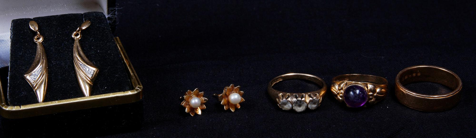 PARTI SMYCKEN, 5 delar, 18 K guld, pärlor samt ametist, bl a Alton, 1900-tal. Ca 17 g.