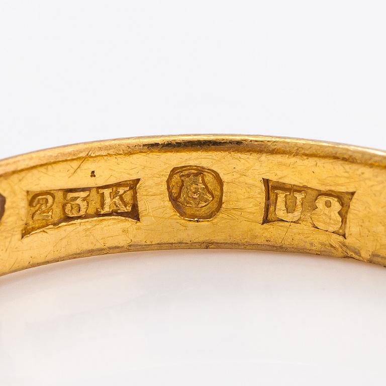 A 23K ogld ring with diamonds ca. 0.38 ct in total. Sweden 1946.