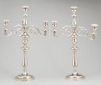 KANDELABRAR, ett par, försilvrad mässing, Würtembergische Metallwaren Fabrik (WMF), renässansstil, omkring 1900.