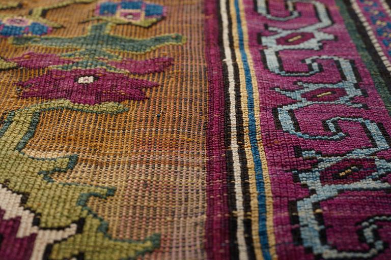 MATTA, antik/semiantik silke Keshan Souf, sannolikt Motachem, ca 112,5 x 100-93 cm (samt överst 1½ cm slätväv).