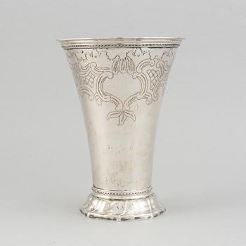 K Anderson, a silver beaker, Stockholm, 1932.