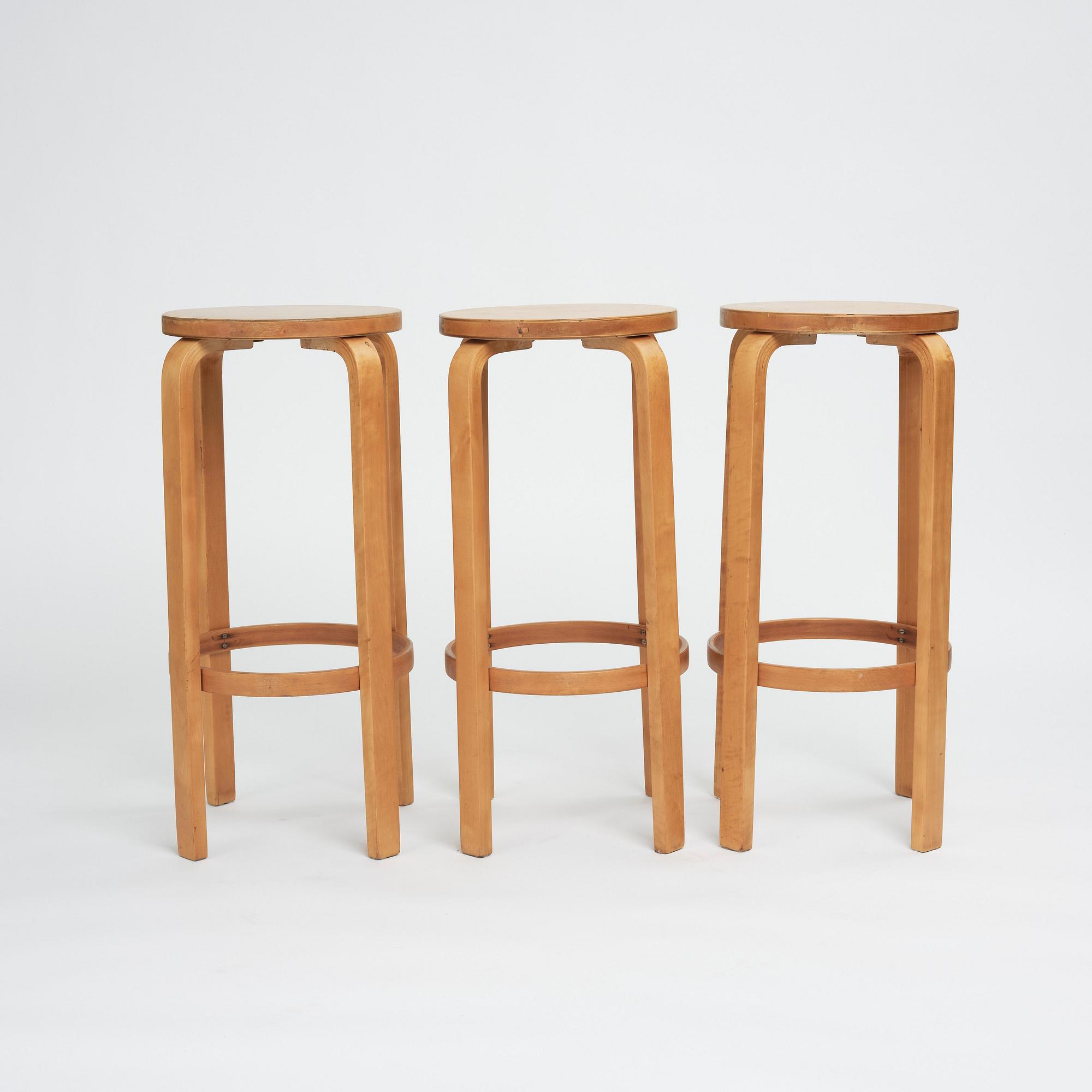 Alvar Aalto, barpallar 3 stycken, modell "64", Finmar Ltd, Finland 1930-tal.