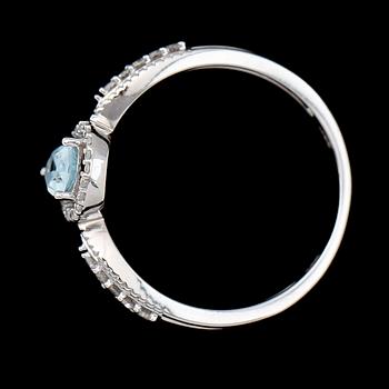 RING, 14K vitguld, diamanter tot ca 0.14 ct och akvamarin ca 0.50 ct.